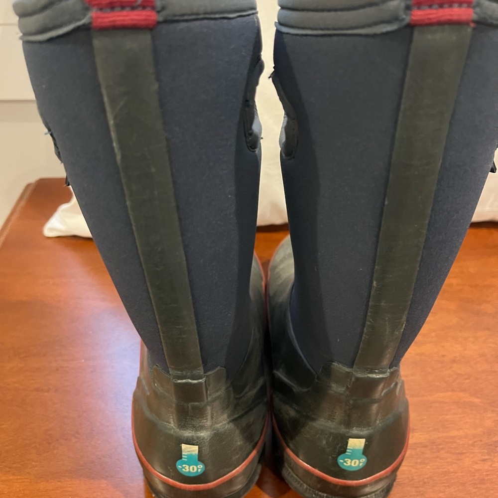 Boys winter Bogs, perfect for play time outside!